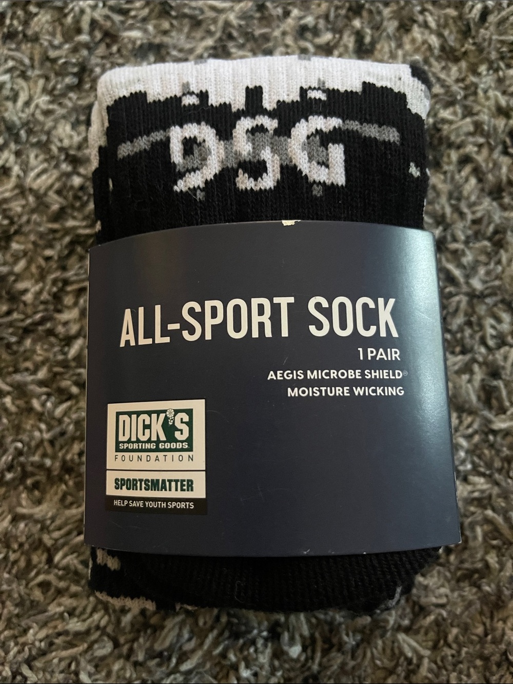 DSG All-Sport Black & White Crew Socks - 1 Pair (M) shoe size 4-8, women 5-10